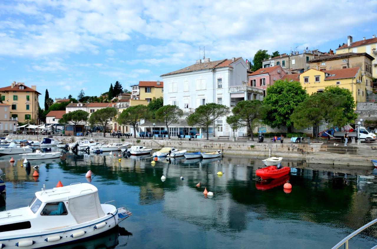 Studio Apartment Surf By The Sea Opatija Bagian luar foto